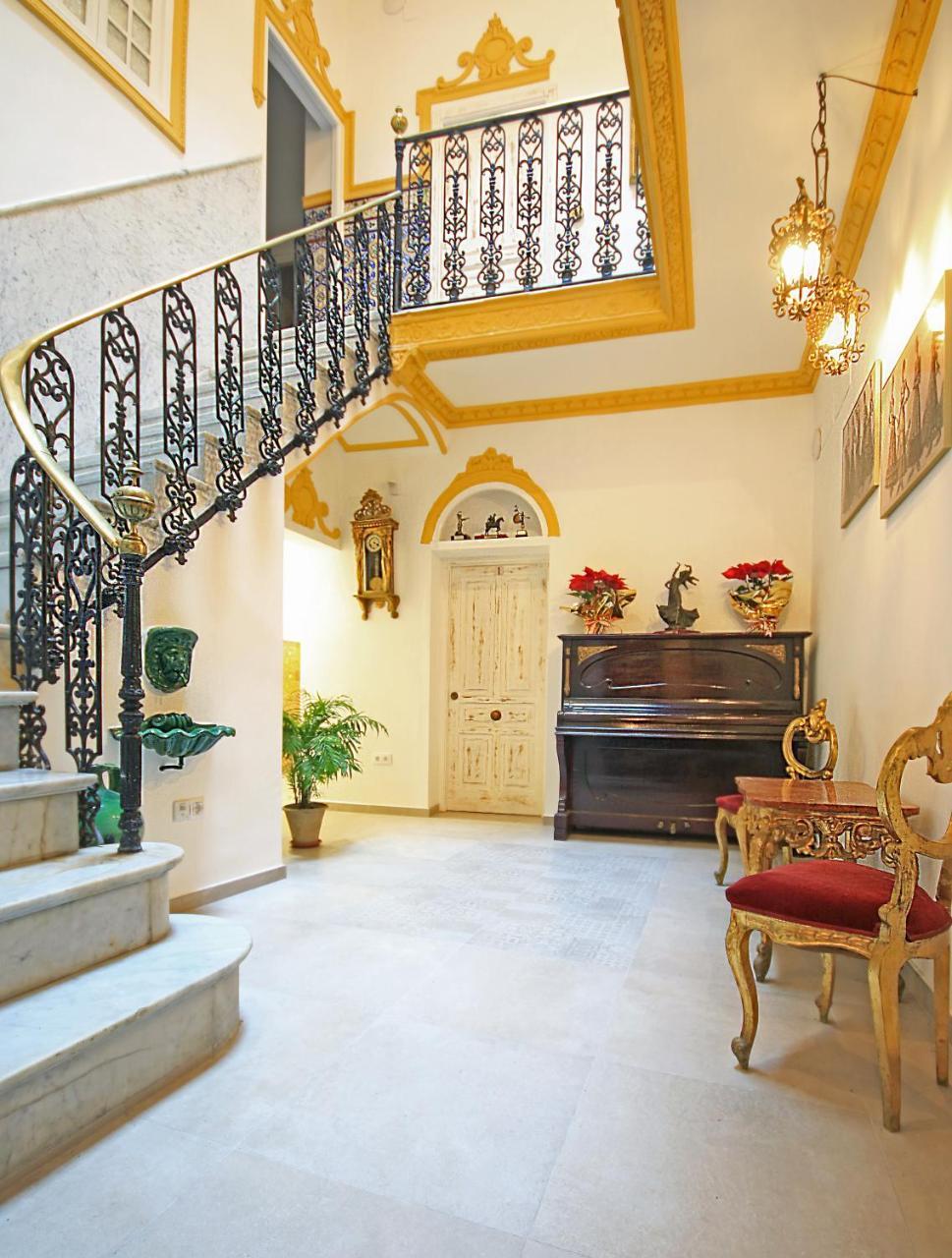 Palace House Hercules Apartments, Seville